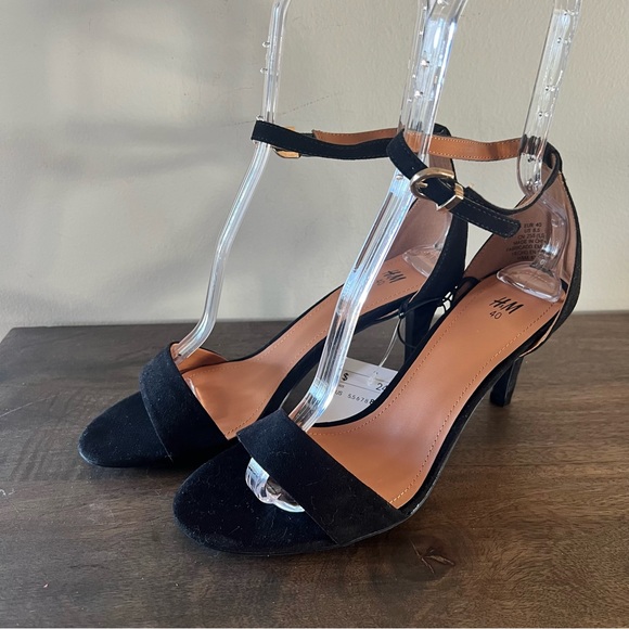 Black Strappy Heels - NWT Size 8.5 - Picture 1 of 6